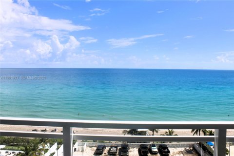 Condo in Hallandale Beach, Florida, 2 bedrooms  № 2052543 - photo 6