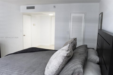 Condo in Hallandale Beach, Florida, 2 bedrooms  № 2052543 - photo 26