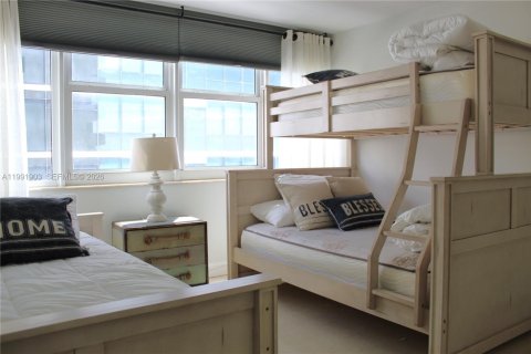 Condo in Hallandale Beach, Florida, 2 bedrooms  № 2052543 - photo 19