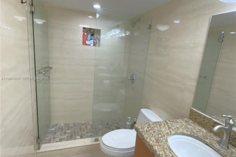 Condo in Hallandale Beach, Florida, 2 bedrooms  № 2052543 - photo 22