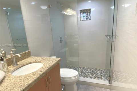 Condo in Hallandale Beach, Florida, 2 bedrooms  № 2052543 - photo 17