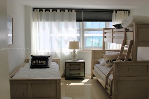 Condo in Hallandale Beach, Florida, 2 bedrooms  № 2052543 - photo 18