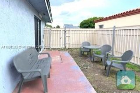 Villa ou maison à vendre à Miami, Floride: 3 chambres, 116.03 m2 № 1929625 - photo 15