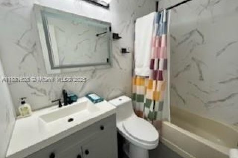 Villa ou maison à vendre à Miami, Floride: 3 chambres, 116.03 m2 № 1929625 - photo 12