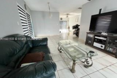 Villa ou maison à vendre à Miami, Floride: 3 chambres, 116.03 m2 № 1929625 - photo 5