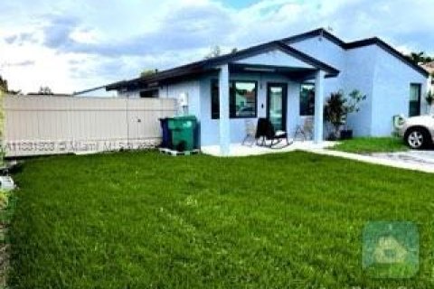 Villa ou maison à vendre à Miami, Floride: 3 chambres, 116.03 m2 № 1929625 - photo 3