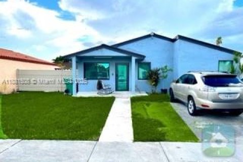 Villa ou maison à vendre à Miami, Floride: 3 chambres, 116.03 m2 № 1929625 - photo 1