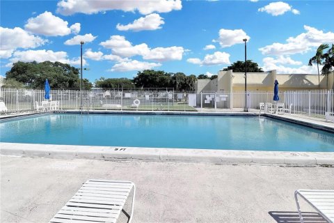 Купить кондоминиум в Катлер-Бей, Флорида 1 спальня, 62.24м2, № 1965694 - фото 7