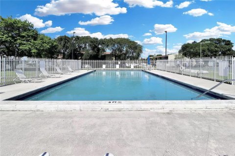 Condominio en venta en Cutler Bay, Florida, 1 dormitorio, 62.24 m2 № 1965694 - foto 22