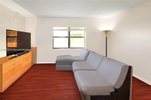 Купить кондоминиум в Катлер-Бей, Флорида 1 спальня, 62.24м2, № 1965694 - фото 2