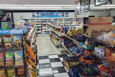 Купить коммерческую недвижимость в Майами-Гарденс, Флорида № 1977210 - фото 1