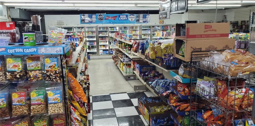 Коммерческая недвижимость в Майами-Гарденс, Флорида № 1977210