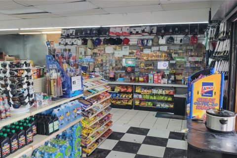 Купить коммерческую недвижимость в Майами-Гарденс, Флорида № 1977210 - фото 2