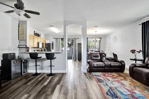 Touwnhouse à vendre à Sunrise, Floride: 4 chambres, 171.68 m2 № 1996851 - photo 4