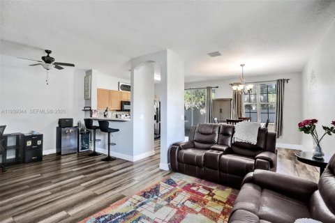 Touwnhouse à vendre à Sunrise, Floride: 4 chambres, 171.68 m2 № 1996851 - photo 6