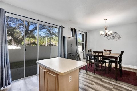 Touwnhouse à vendre à Sunrise, Floride: 4 chambres, 171.68 m2 № 1996851 - photo 10