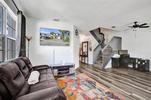 Touwnhouse à vendre à Sunrise, Floride: 4 chambres, 171.68 m2 № 1996851 - photo 16