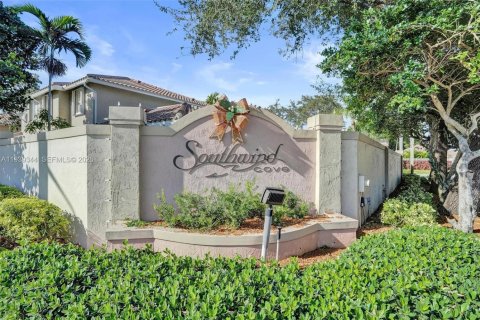 Touwnhouse à vendre à Sunrise, Floride: 4 chambres, 171.68 m2 № 1996851 - photo 2