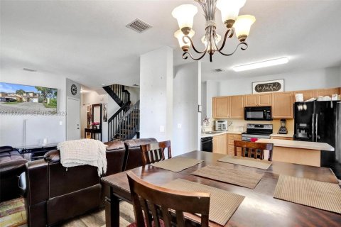 Touwnhouse à vendre à Sunrise, Floride: 4 chambres, 171.68 m2 № 1996851 - photo 11