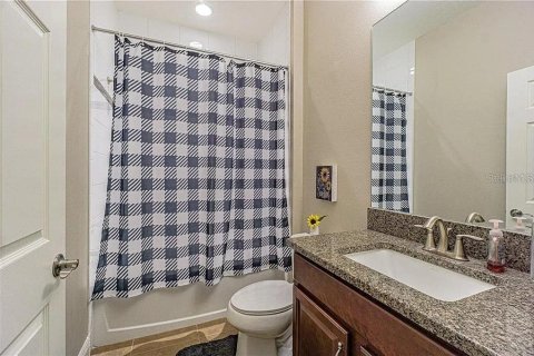 Villa ou maison à louer à Brandon, Floride: 4 chambres, 246.19 m2 № 2405238 - photo 16
