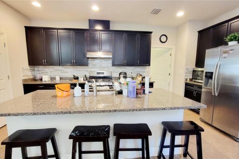 Villa ou maison à louer à Brandon, Floride: 4 chambres, 246.19 m2 № 2405238 - photo 10