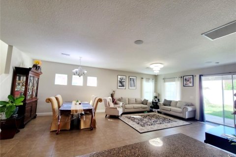 Villa ou maison à louer à Brandon, Floride: 4 chambres, 246.19 m2 № 2405238 - photo 9