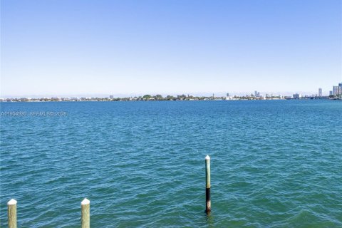 Copropriété à louer à North Bay Village, Floride: 2 chambres, 105.54 m2 № 2023405 - photo 2