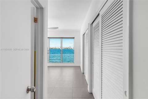 Copropriété à louer à North Bay Village, Floride: 2 chambres, 105.54 m2 № 2023405 - photo 5