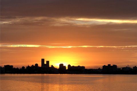 Copropriété à louer à North Bay Village, Floride: 2 chambres, 105.54 m2 № 2023405 - photo 11