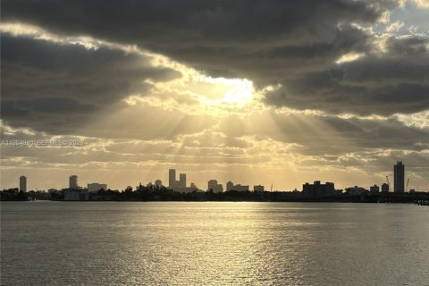 Copropriété à louer à North Bay Village, Floride: 2 chambres, 105.54 m2 № 2023405 - photo 12