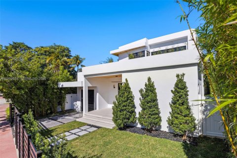 Casa en venta en Miami Beach, Florida, 3 dormitorios, 286.6 m2 № 2064857 - foto 4