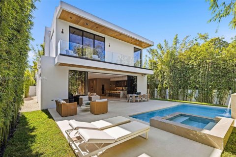 Casa en Miami Beach, Florida 3 dormitorios, 286.6 m2 № 2064857