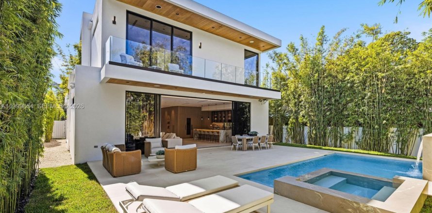 Casa en Miami Beach, Florida 3 dormitorios, 286.6 m2 № 2064857