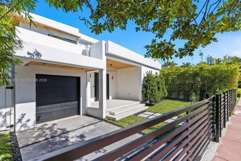 Casa en venta en Miami Beach, Florida, 3 dormitorios, 286.6 m2 № 2064857 - foto 2
