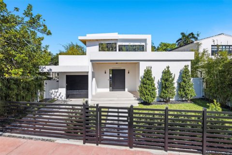 Casa en venta en Miami Beach, Florida, 3 dormitorios, 286.6 m2 № 2064857 - foto 3