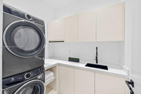 Casa en venta en Miami Beach, Florida, 3 dormitorios, 286.6 m2 № 2064857 - foto 16