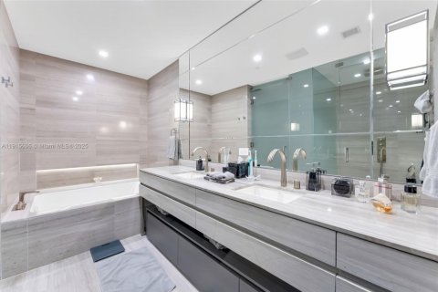 Купить кондоминиум в Санни-Айлс-Бич, Флорида 4 спальни, 295.06м2, № 1973737 - фото 15