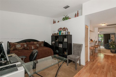 House in Pembroke Pines, Florida 3 bedrooms, 101.73 sq.m. № 2050386 - photo 3