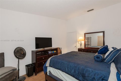 House in Pembroke Pines, Florida 3 bedrooms, 101.73 sq.m. № 2050386 - photo 23