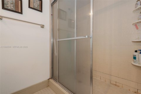 House in Pembroke Pines, Florida 3 bedrooms, 101.73 sq.m. № 2050386 - photo 20