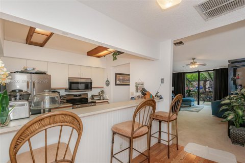 House in Pembroke Pines, Florida 3 bedrooms, 101.73 sq.m. № 2050386 - photo 6