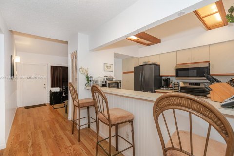 House in Pembroke Pines, Florida 3 bedrooms, 101.73 sq.m. № 2050386 - photo 9