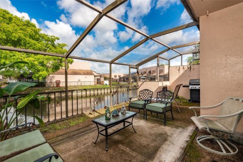 House in Pembroke Pines, Florida 3 bedrooms, 101.73 sq.m. № 2050386 - photo 26