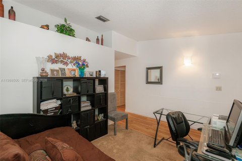 House in Pembroke Pines, Florida 3 bedrooms, 101.73 sq.m. № 2050386 - photo 4