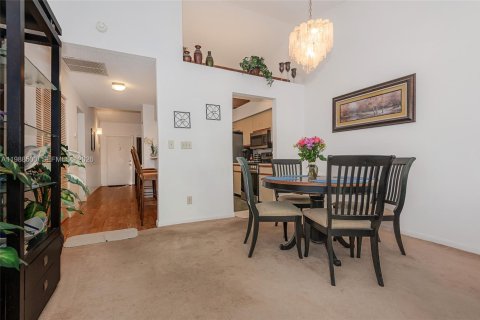 House in Pembroke Pines, Florida 3 bedrooms, 101.73 sq.m. № 2050386 - photo 13