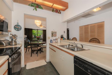 House in Pembroke Pines, Florida 3 bedrooms, 101.73 sq.m. № 2050386 - photo 7