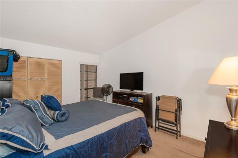 House in Pembroke Pines, Florida 3 bedrooms, 101.73 sq.m. № 2050386 - photo 22