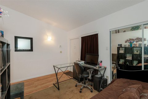 House in Pembroke Pines, Florida 3 bedrooms, 101.73 sq.m. № 2050386 - photo 5