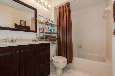 House in Pembroke Pines, Florida 3 bedrooms, 101.73 sq.m. № 2050386 - photo 24