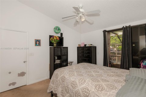 House in Pembroke Pines, Florida 3 bedrooms, 101.73 sq.m. № 2050386 - photo 16